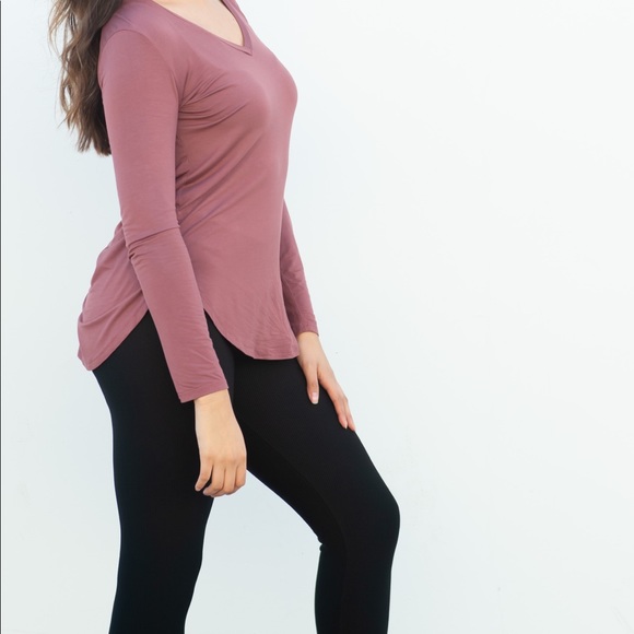 V-Neck Scoop Hem Top - Picture 3 of 3